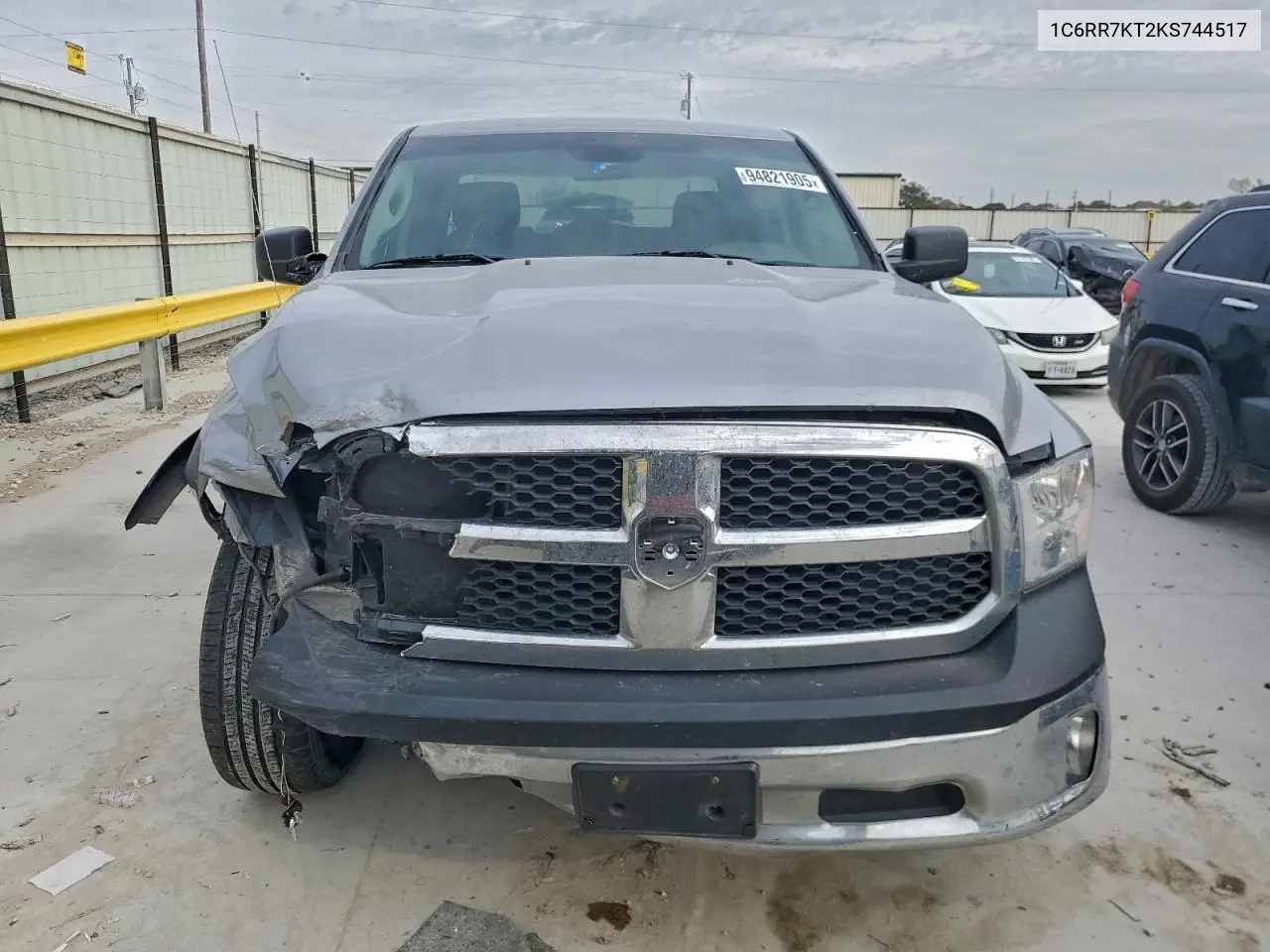 1C6RR7KT2KS744517 2019 Ram 1500 Classic Tradesman