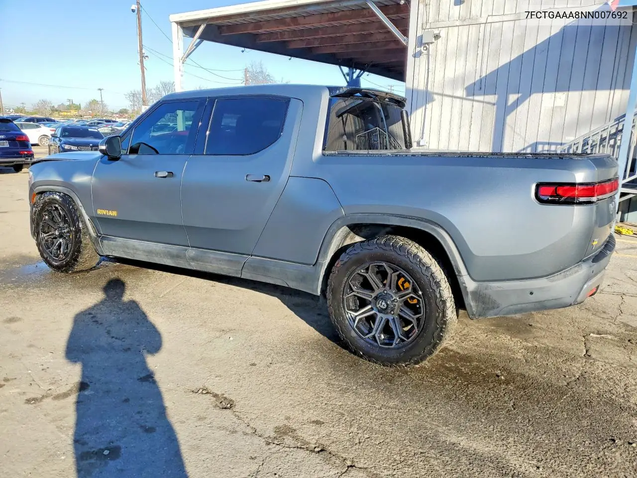 7FCTGAAA8NN007692 2022 Rivian R1T Adventure
