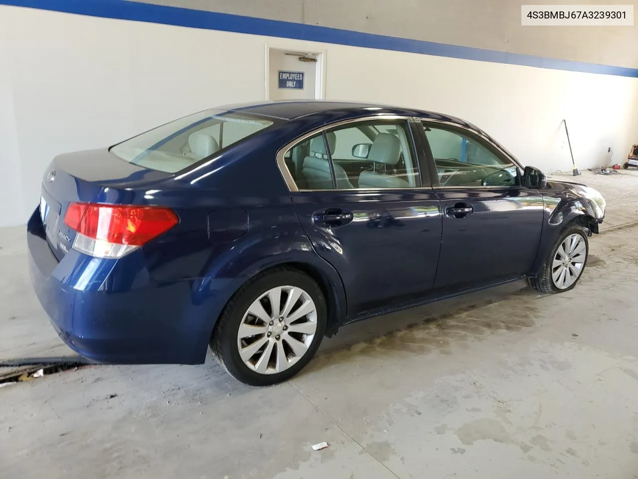 2010 Subaru Legacy 2.5I Limited VIN: 4S3BMBJ67A3239301 Lot: 69385664