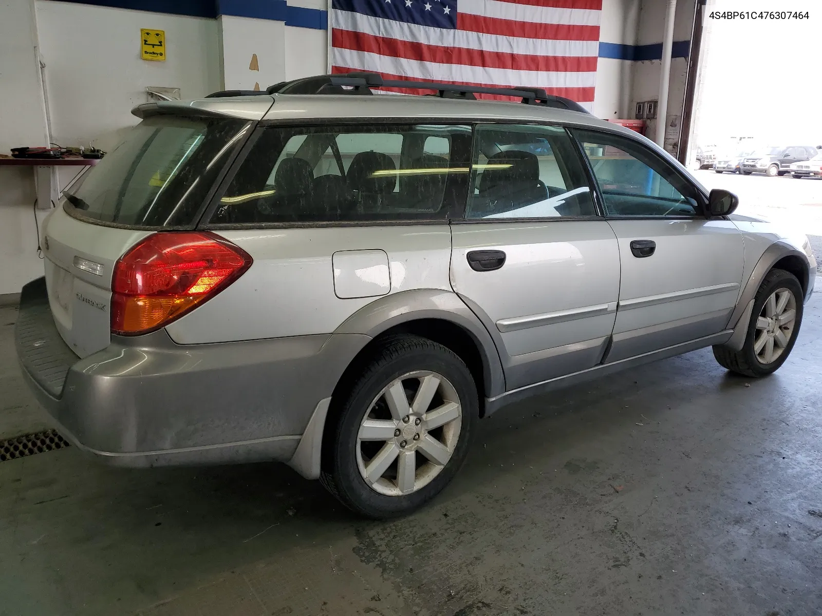 2007 Subaru Outback Outback 2.5I VIN: 4S4BP61C476307464 Lot: 64302044