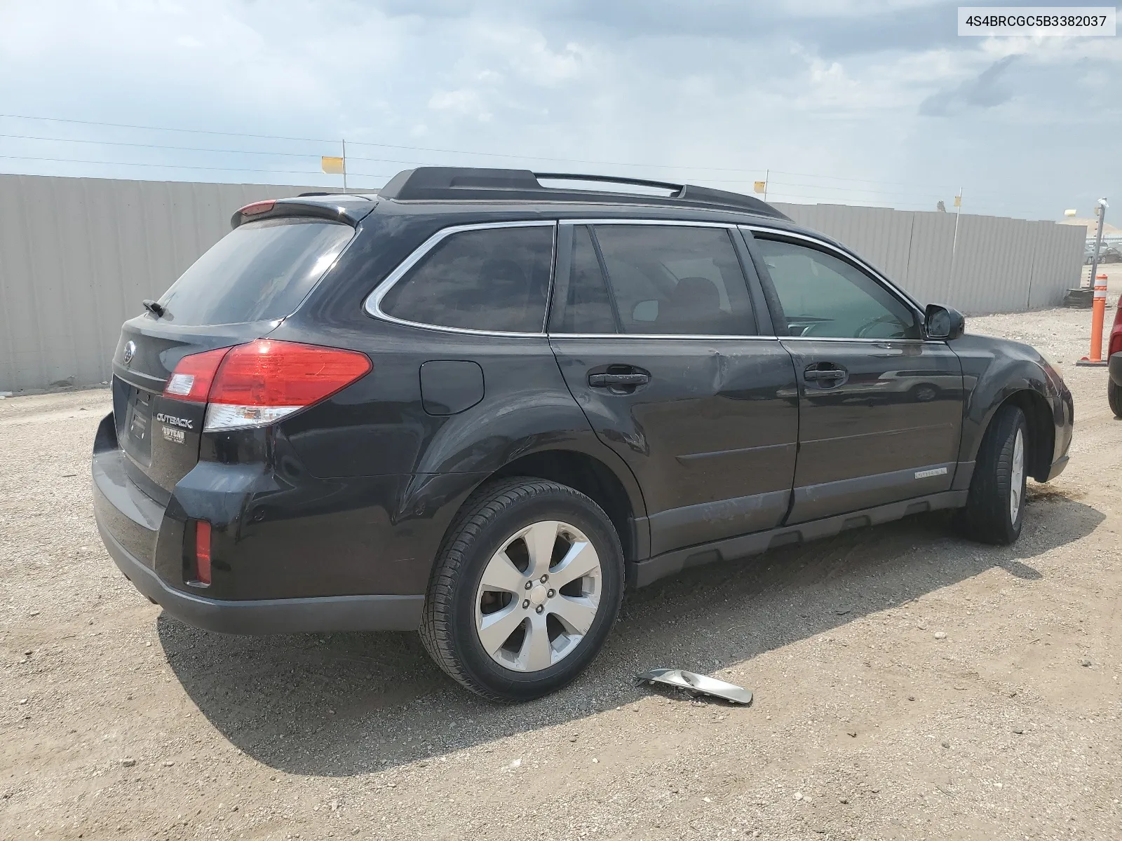 2011 Subaru Outback 2.5I Premium VIN: 4S4BRCGC5B3382037 Lot: 60949224