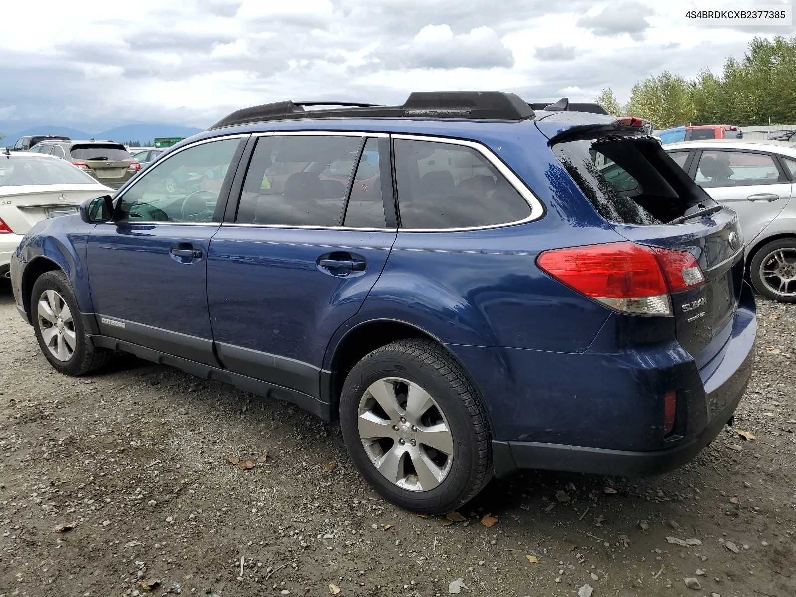 4S4BRDKCXB2377385 2011 Subaru Outback 3.6R Limited