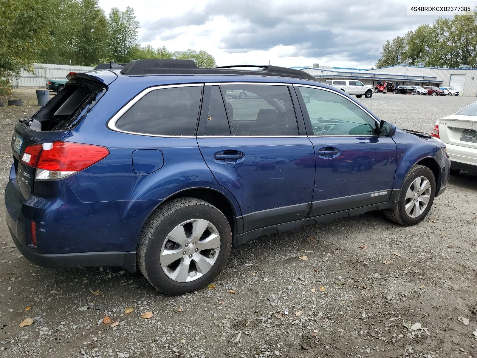 4S4BRDKCXB2377385 2011 Subaru Outback 3.6R Limited