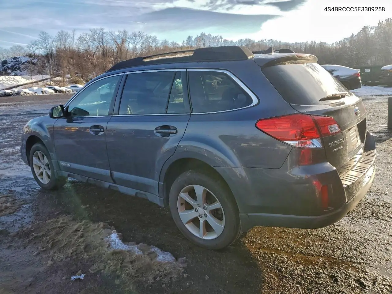 4S4BRCCC5E3309258 2014 Subaru Outback 2.5I Premium