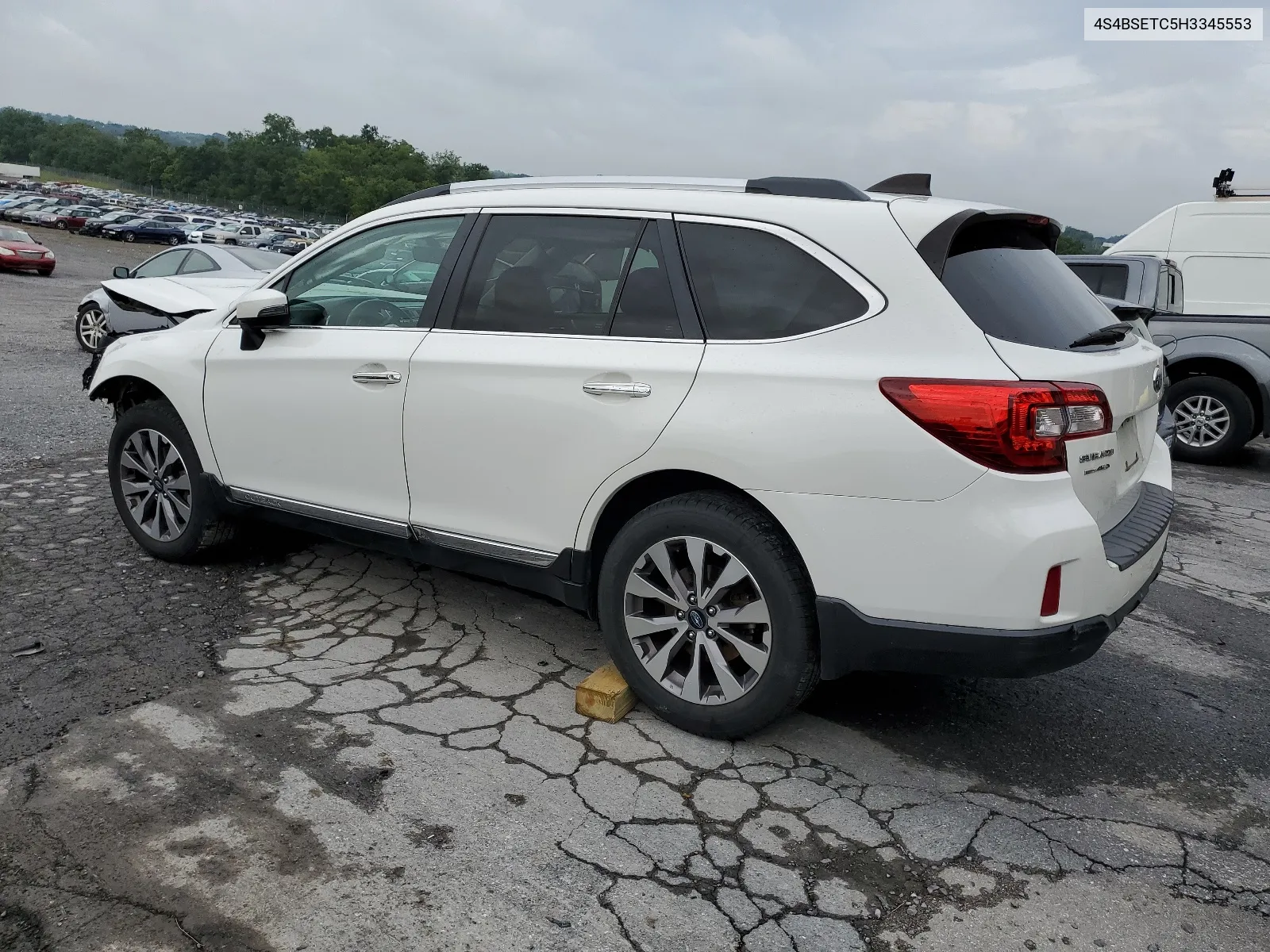 2017 Subaru Outback Touring VIN: 4S4BSETC5H3345553 Lot: 63348124