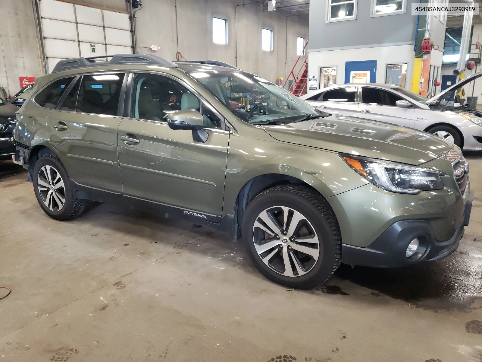 2018 Subaru Outback 2.5I Limited VIN: 4S4BSANC6J3293989 Lot: 64244114