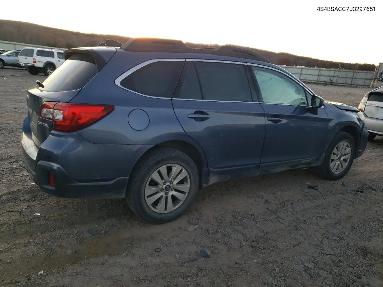 4S4BSACC7J3297651 2018 Subaru Outback 2.5I Premium