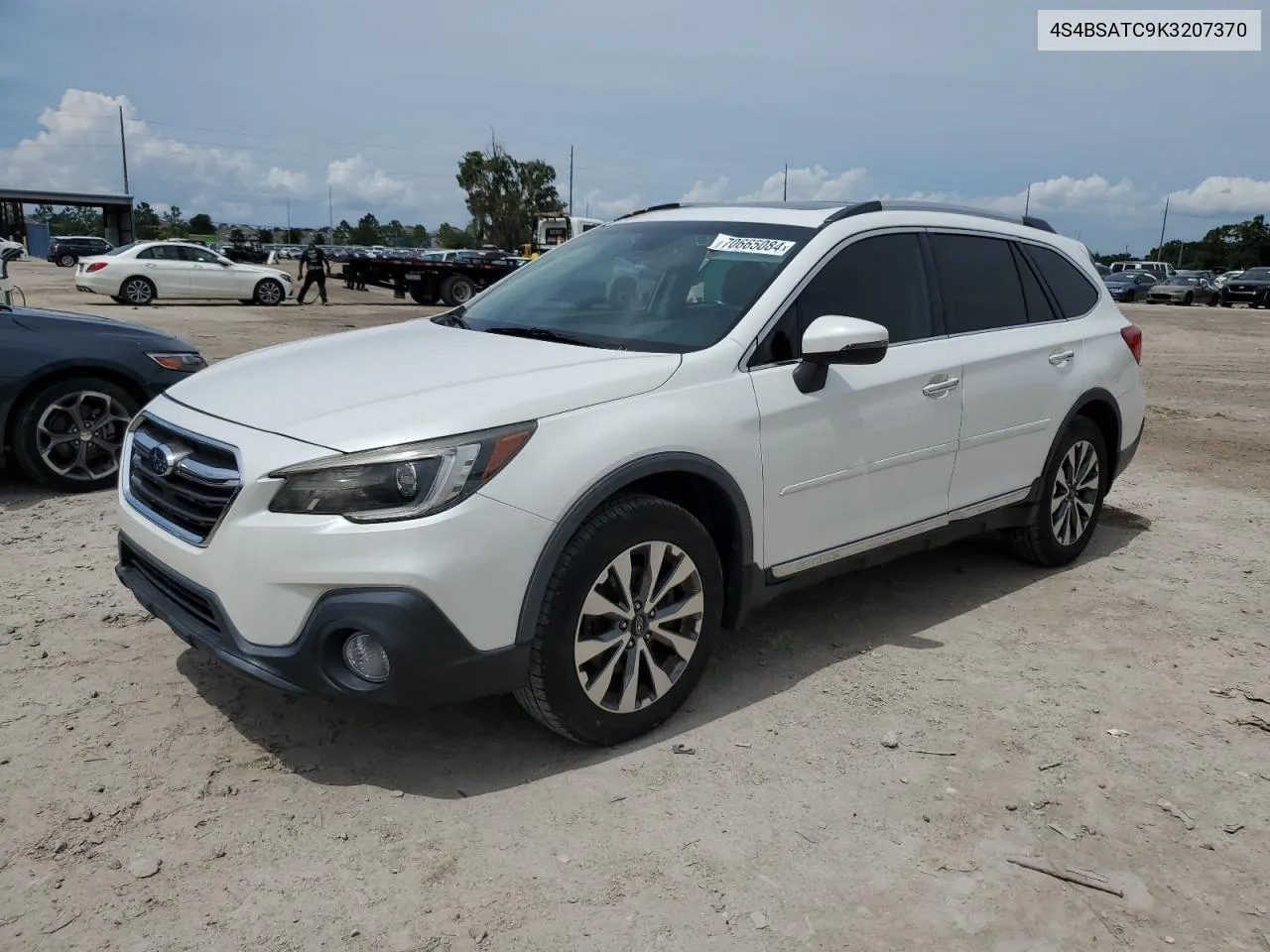 2019 Subaru Outback Touring VIN: 4S4BSATC9K3207370 Lot: 70665084