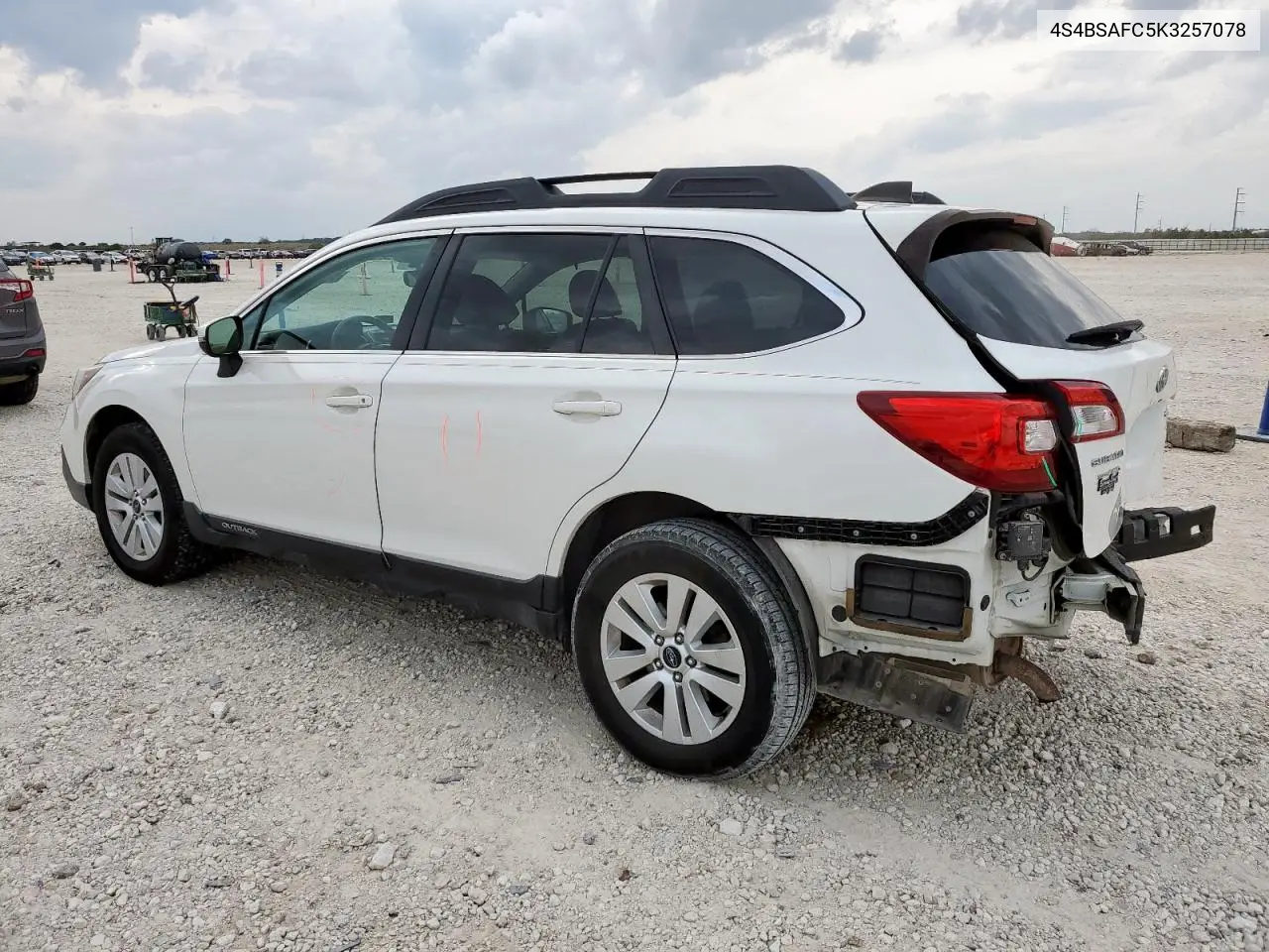 4S4BSAFC5K3257078 2019 Subaru Outback 2.5I Premium
