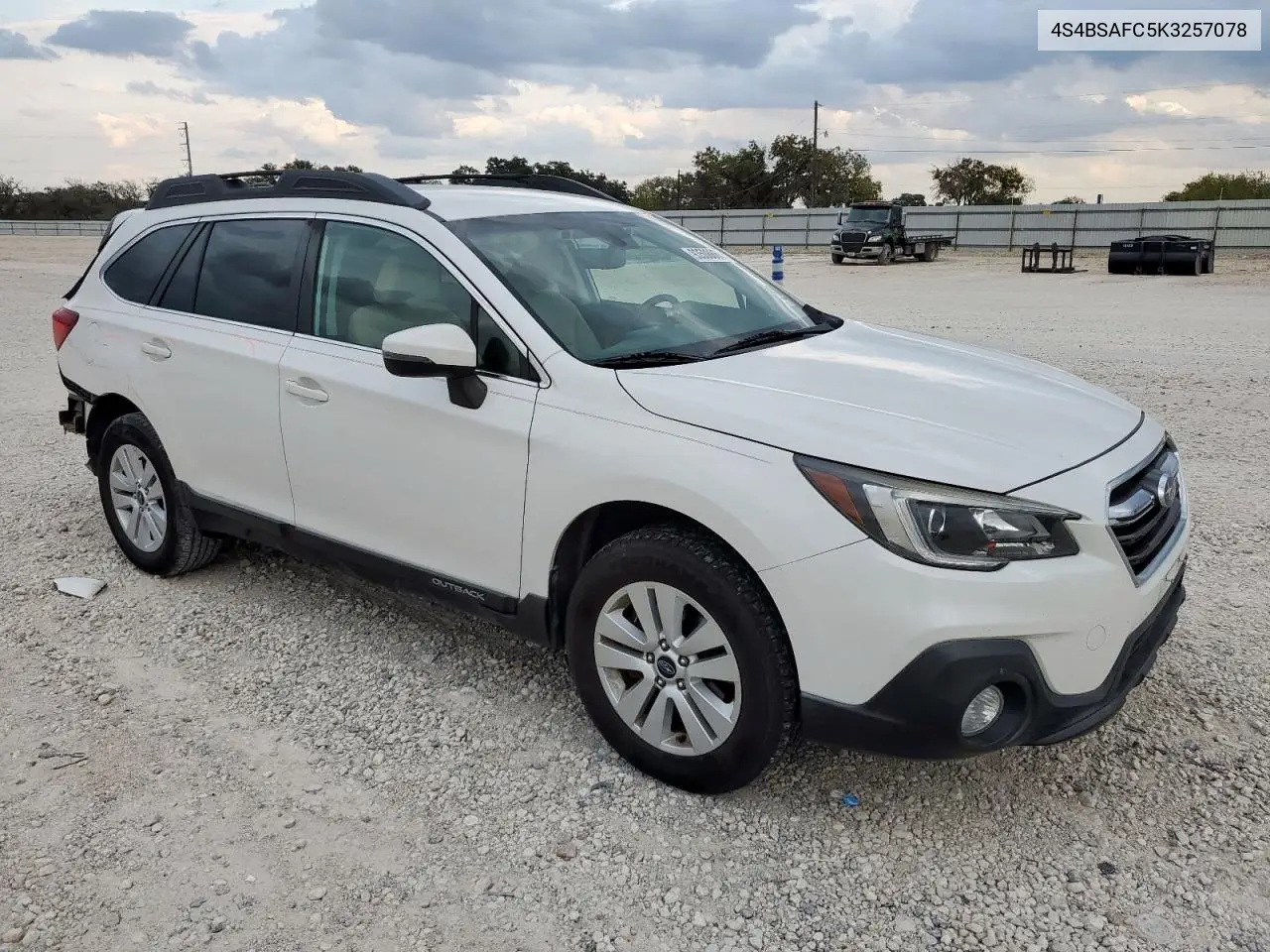 4S4BSAFC5K3257078 2019 Subaru Outback 2.5I Premium