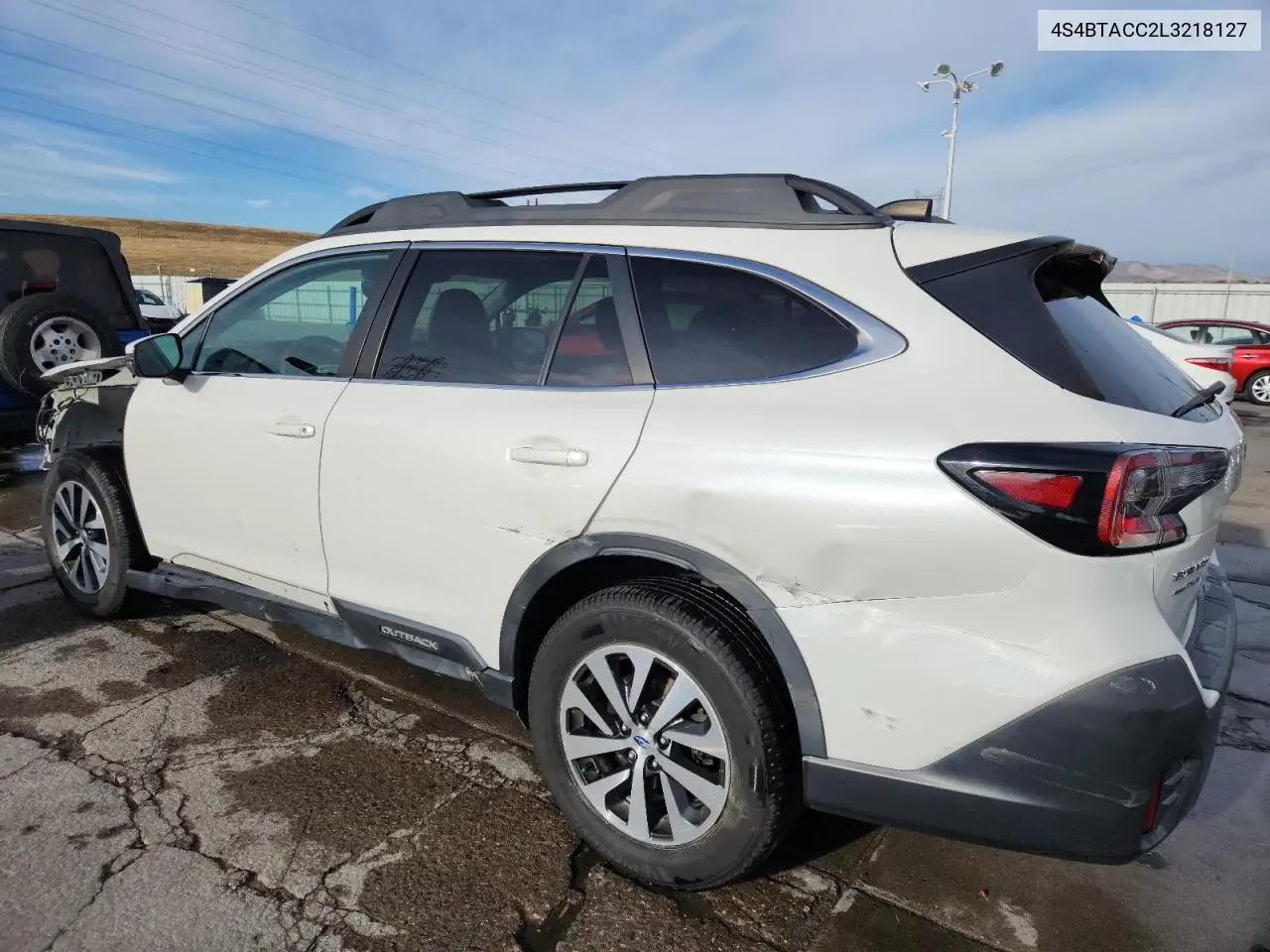 4S4BTACC2L3218127 2020 Subaru Outback Premium