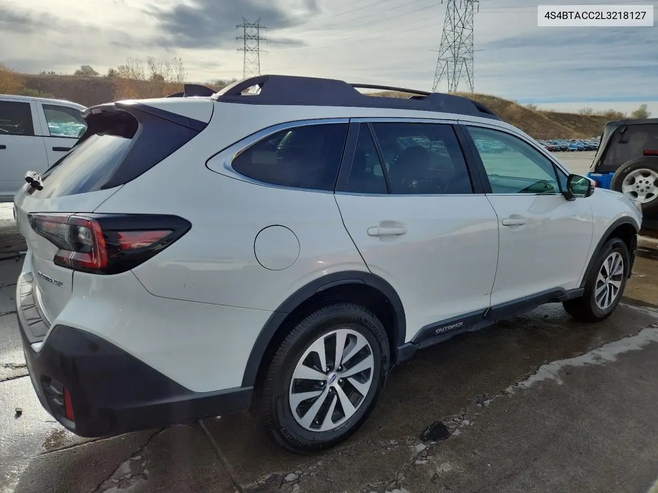 4S4BTACC2L3218127 2020 Subaru Outback Premium