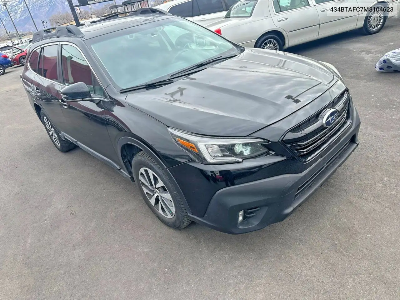 4S4BTAFC7M3104623 2021 Subaru Outback Premium