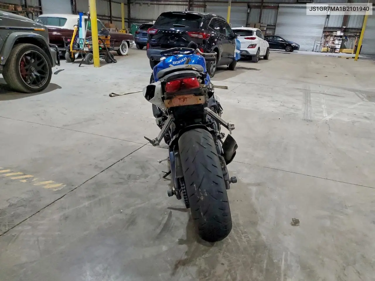 JS1GR7MA1B2101940 2011 Suzuki Gsx750