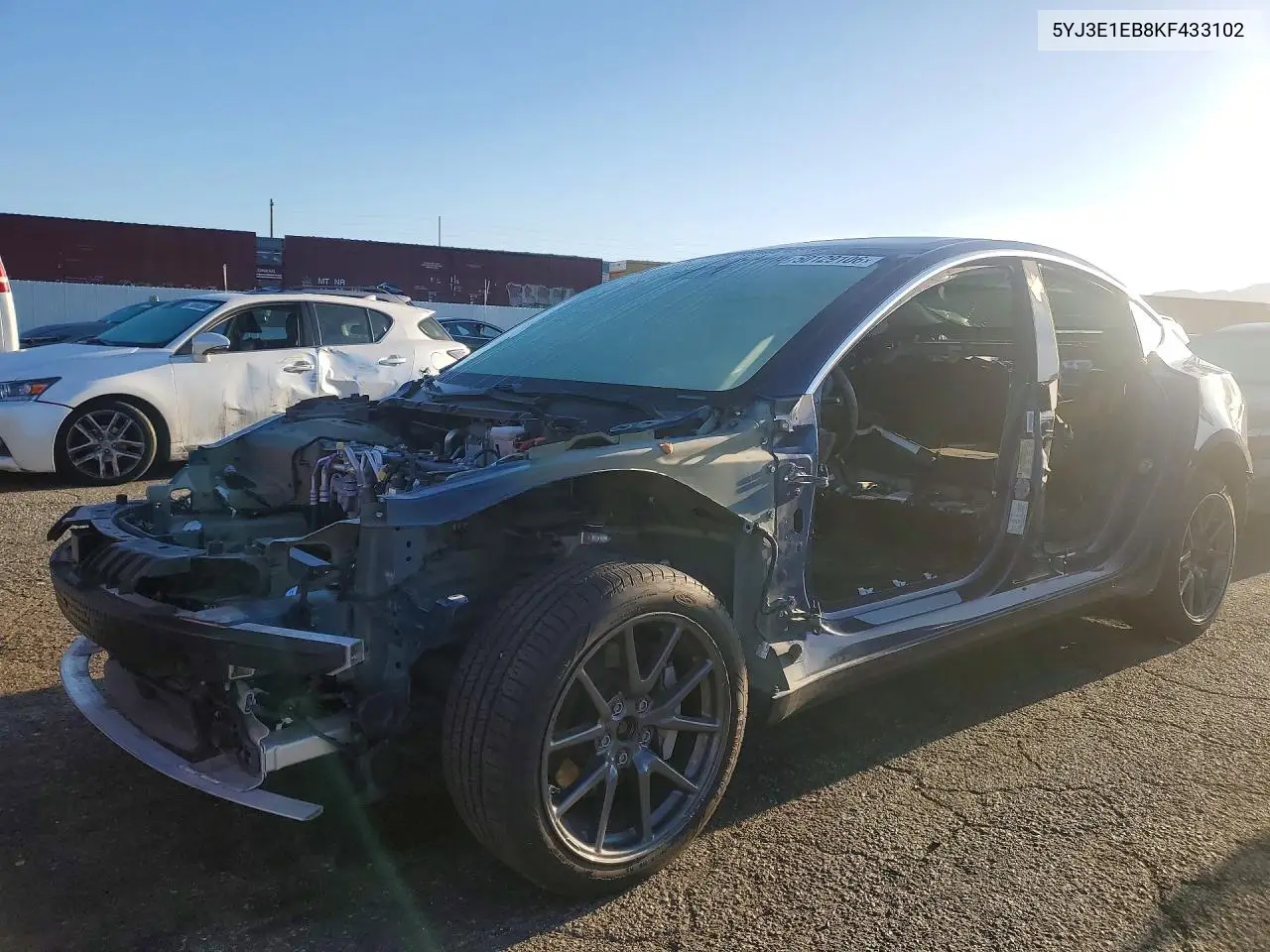 5YJ3E1EB8KF433102 2019 Tesla Model 3
