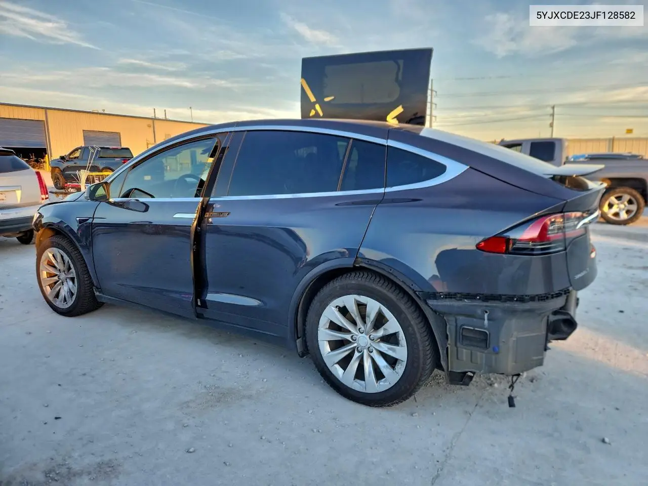 5YJXCDE23JF128582 2018 Tesla Model X