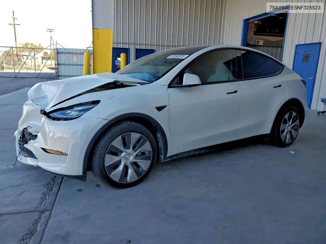 7SAYGAEE5NF325523 2022 Tesla Model Y