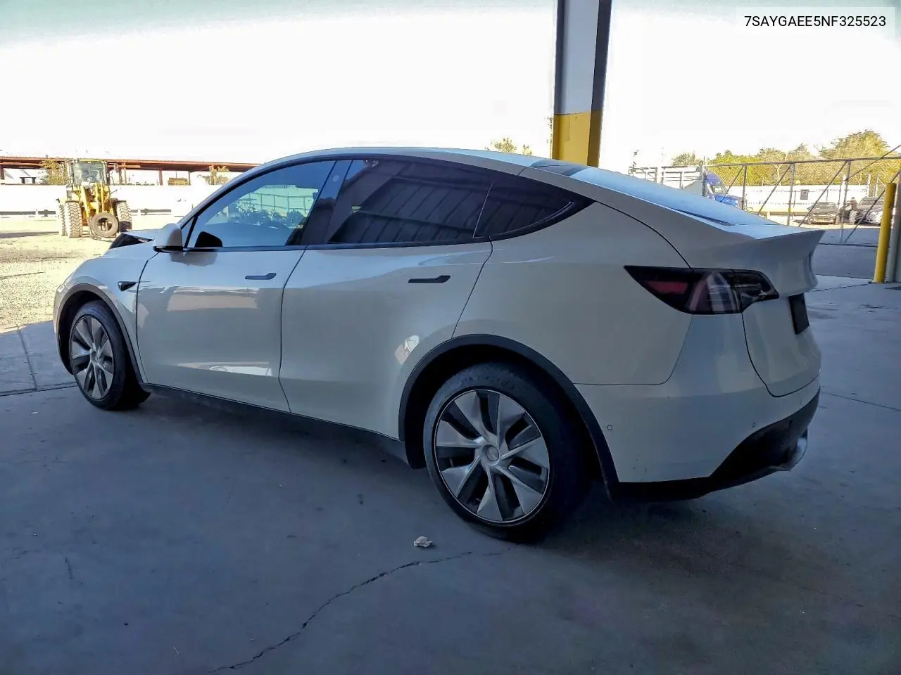 7SAYGAEE5NF325523 2022 Tesla Model Y