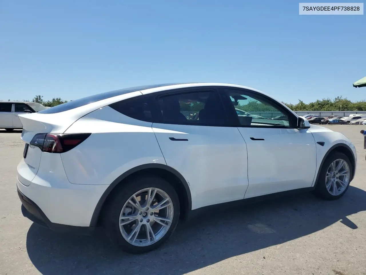 7SAYGDEE4PF738828 2023 Tesla Model Y