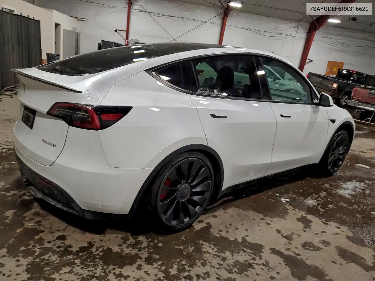 7SAYGDEF6RA316620 2024 Tesla Model Y