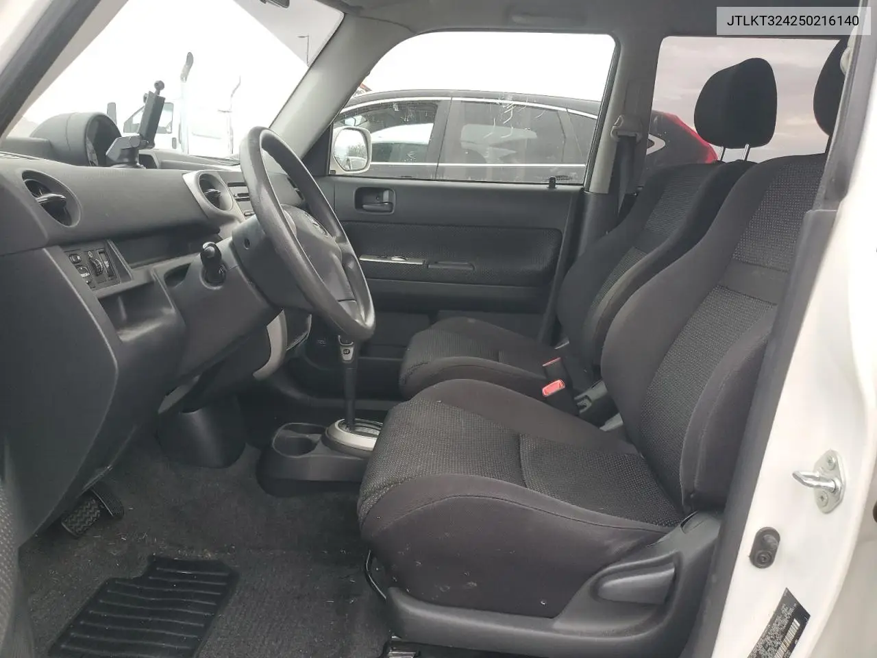 JTLKT324250216140 2005 Toyota Scion Xb
