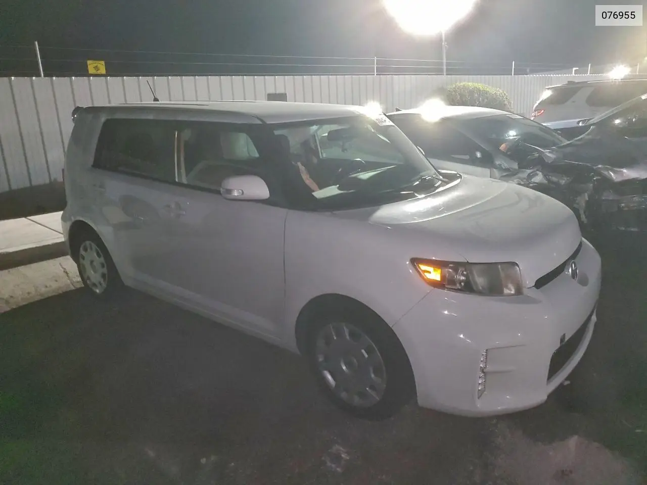 076955 2015 Toyota Scion Xb