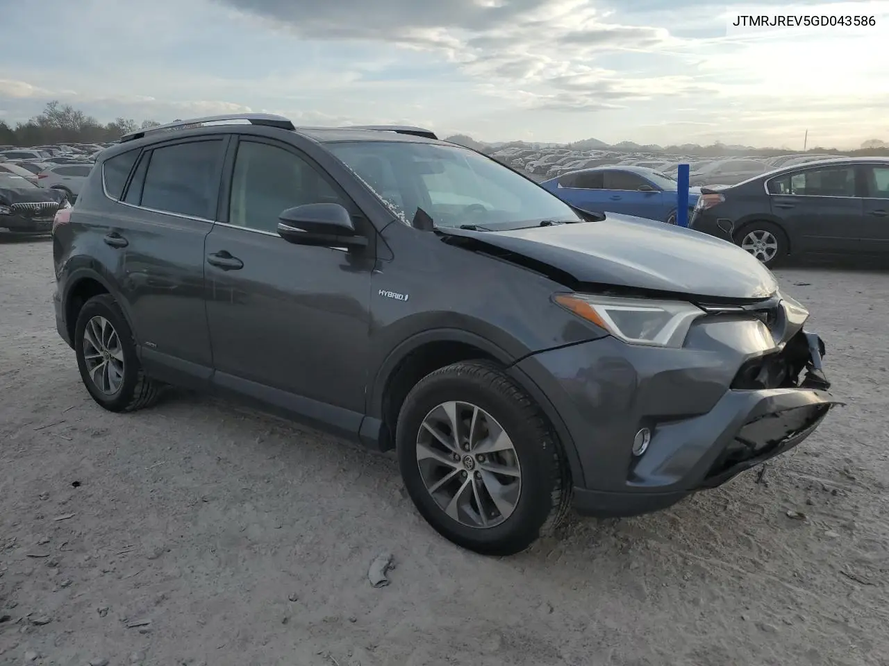 JTMRJREV5GD043586 2016 Toyota Rav4 Hv Xle