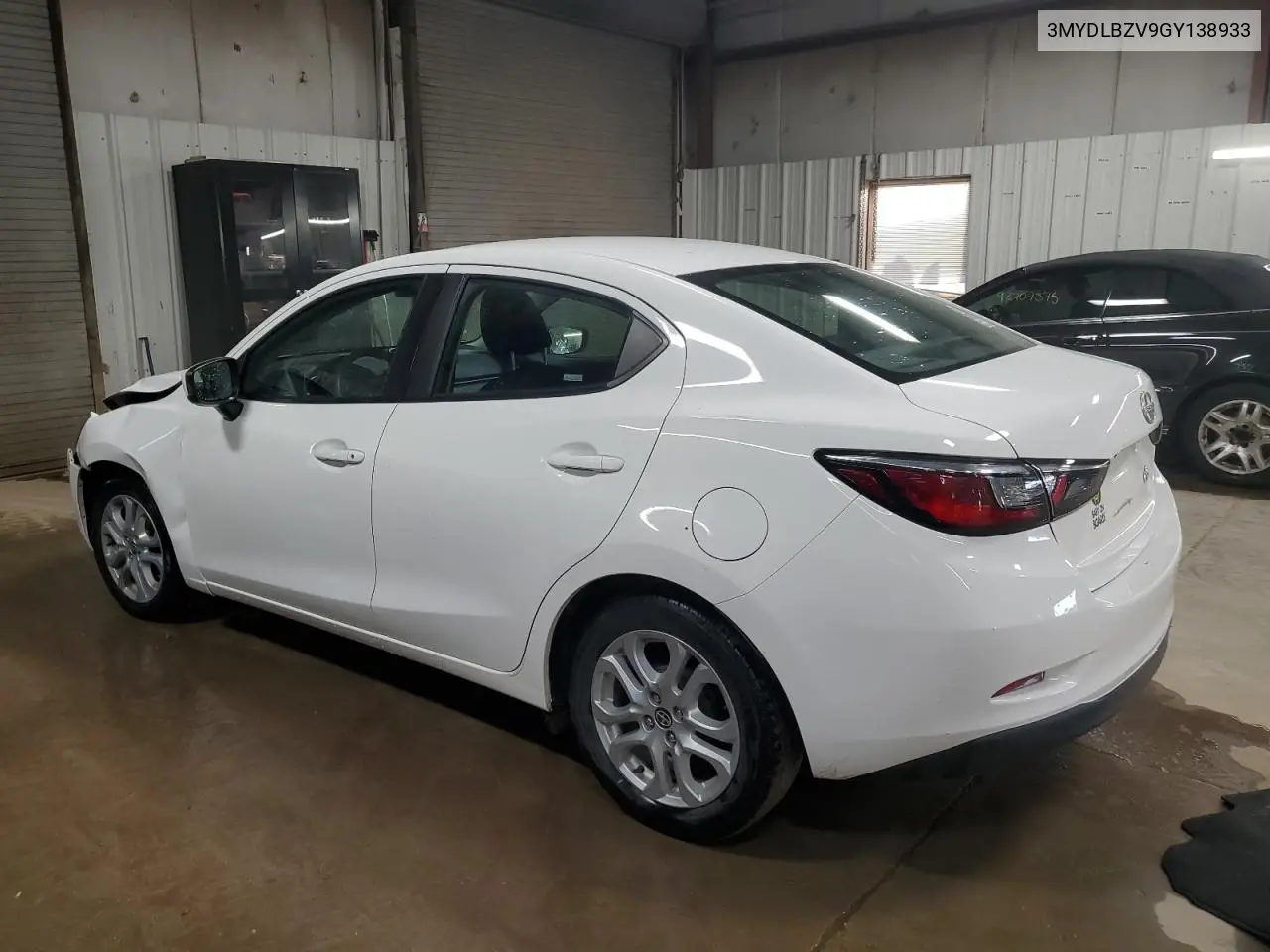 3MYDLBZV9GY138933 2016 Toyota Scion Ia