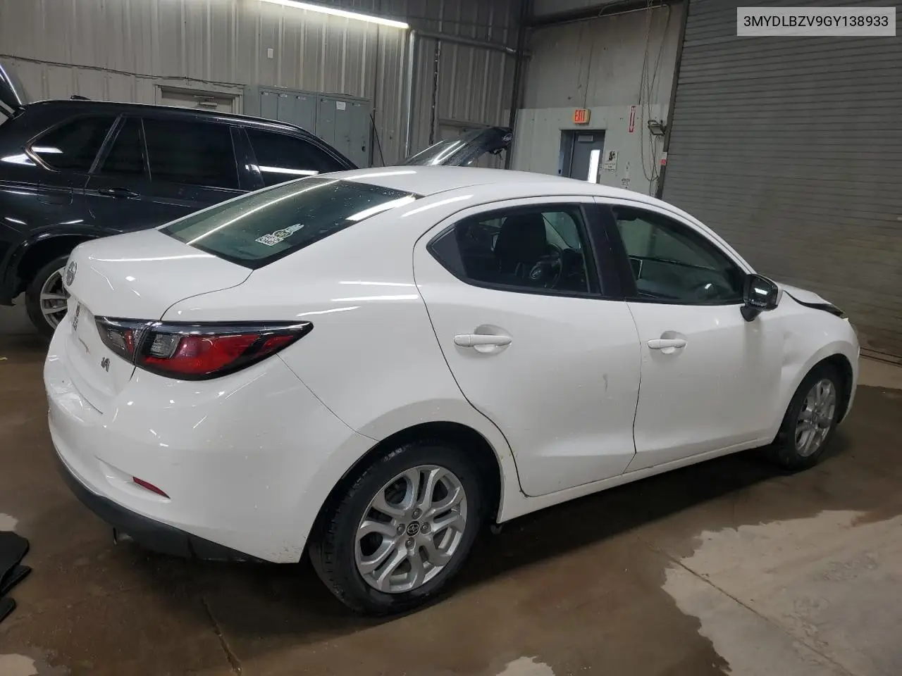 3MYDLBZV9GY138933 2016 Toyota Scion Ia