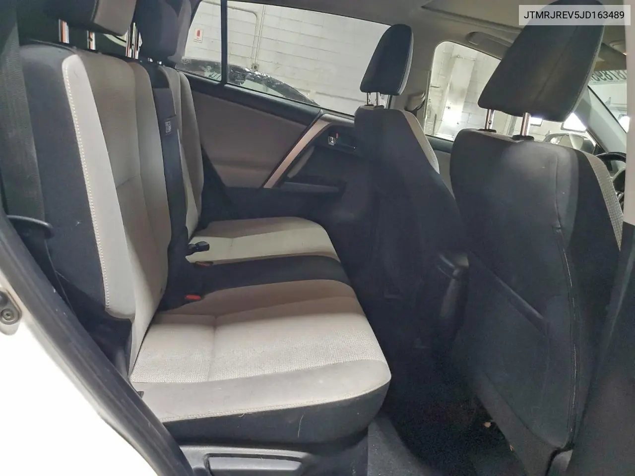 JTMRJREV5JD163489 2018 Toyota Rav4 Hv Le
