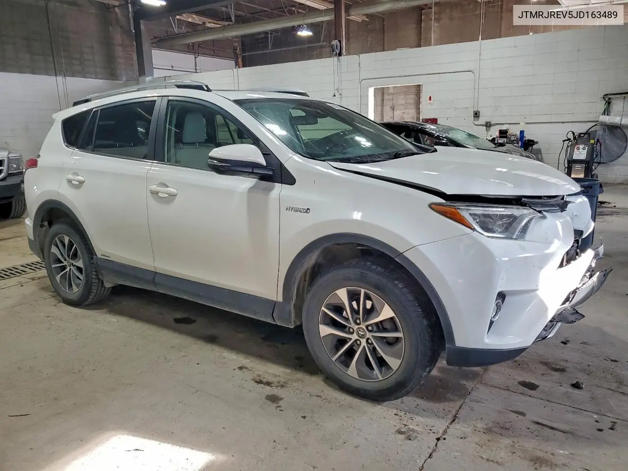 JTMRJREV5JD163489 2018 Toyota Rav4 Hv Le