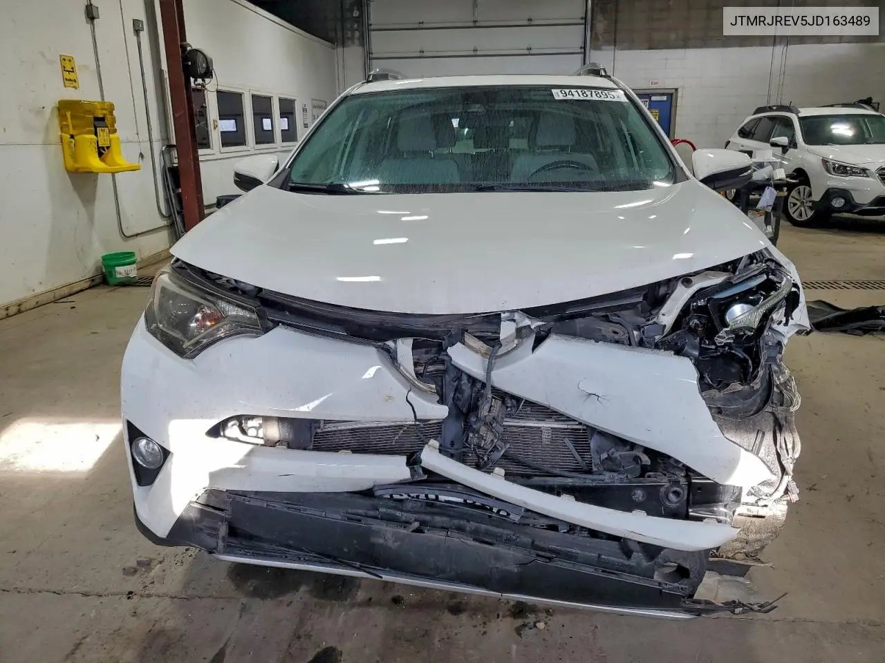 JTMRJREV5JD163489 2018 Toyota Rav4 Hv Le