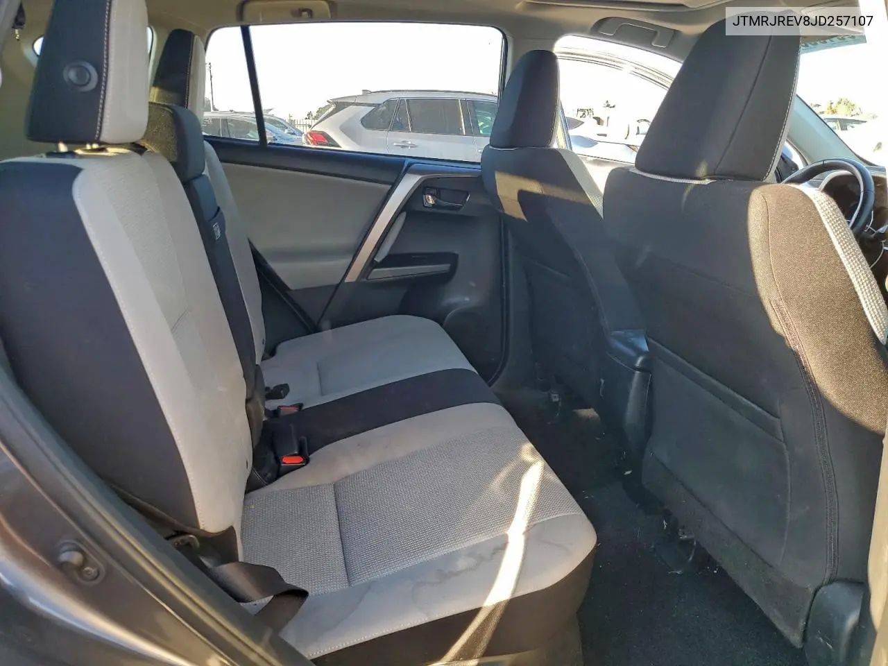 JTMRJREV8JD257107 2018 Toyota Rav4 Hv Le
