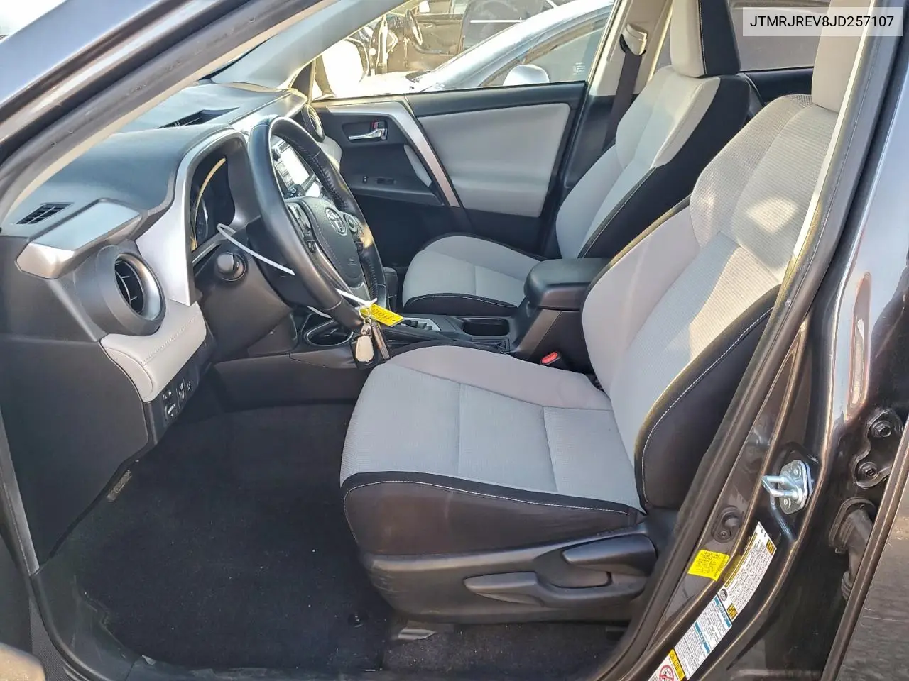 JTMRJREV8JD257107 2018 Toyota Rav4 Hv Le