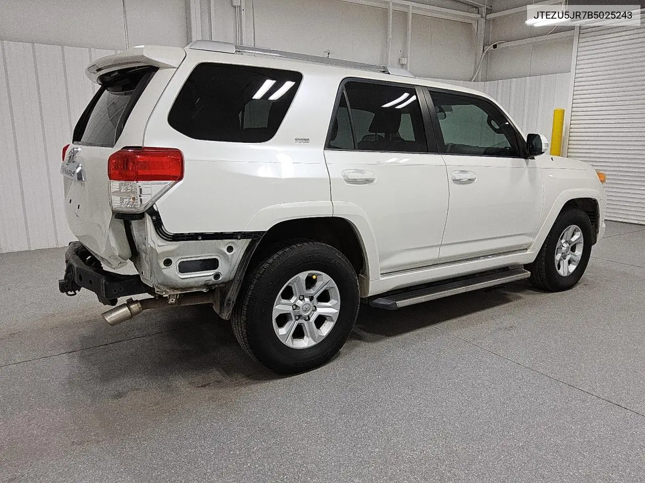 JTEZU5JR7B5025243 2011 Toyota 4Runner Sr5