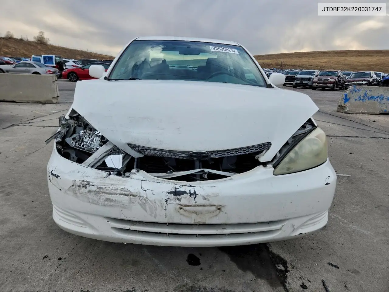 JTDBE32K220031747 2002 Toyota Camry Le