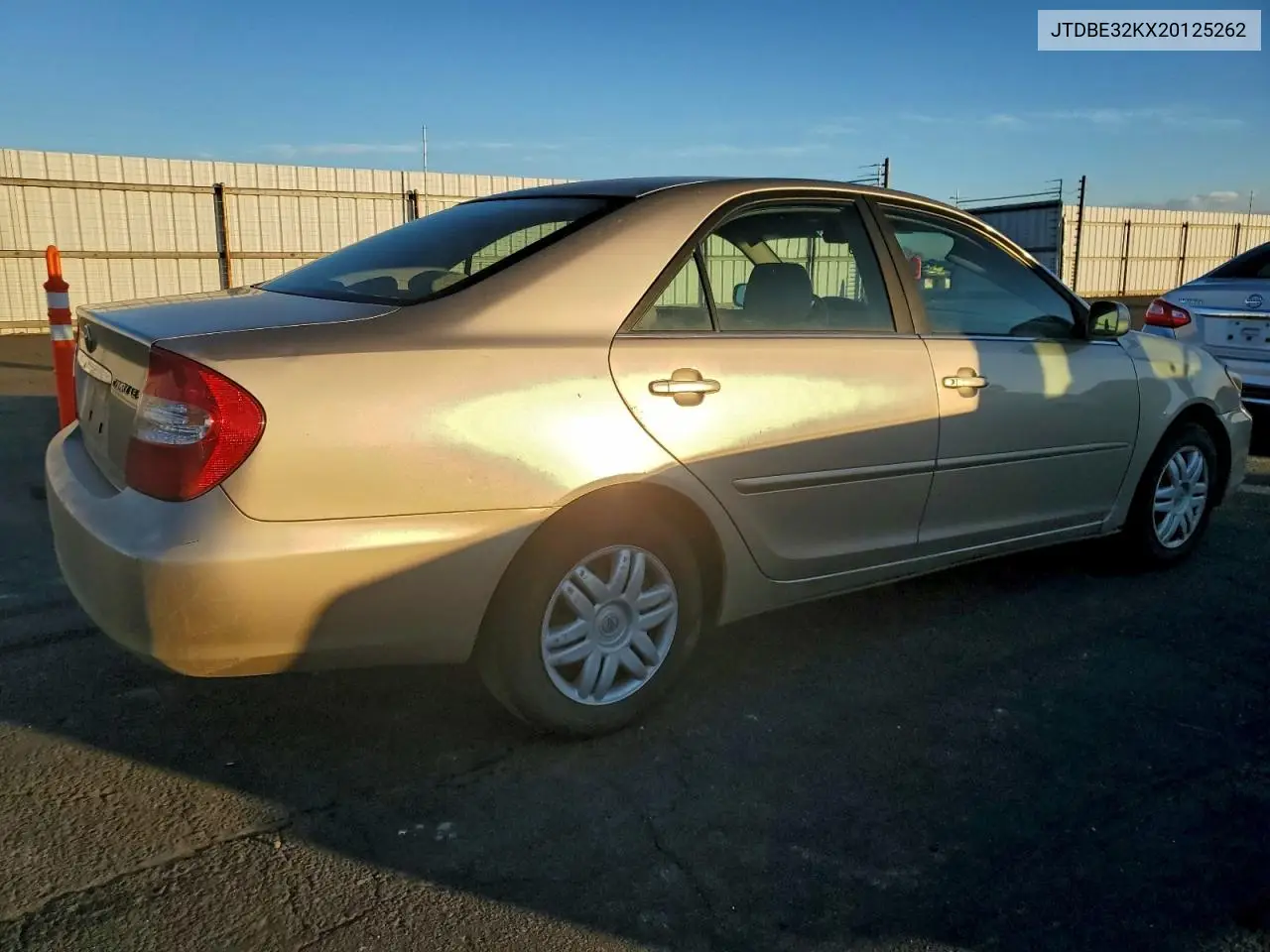 JTDBE32KX20125262 2002 Toyota Camry Le