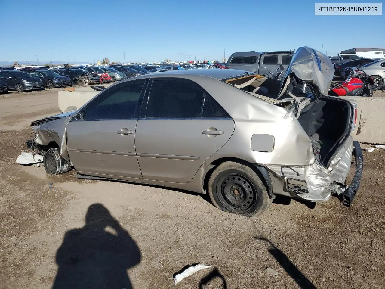 4T1BE32K45U041219 2005 Toyota Camry Le