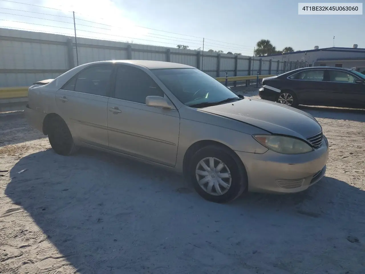 4T1BE32K45U063060 2005 Toyota Camry Le