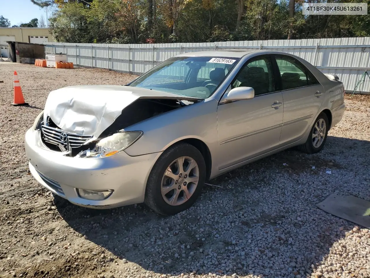 4T1BF30K45U613261 2005 Toyota Camry Le