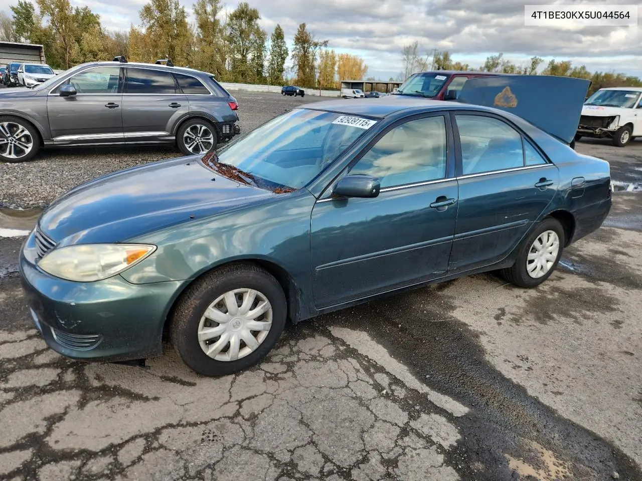 4T1BE30KX5U044564 2005 Toyota Camry Le