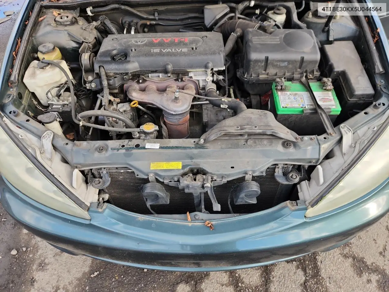 4T1BE30KX5U044564 2005 Toyota Camry Le