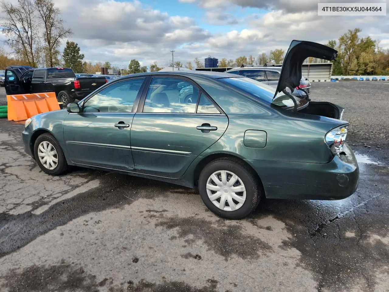 4T1BE30KX5U044564 2005 Toyota Camry Le