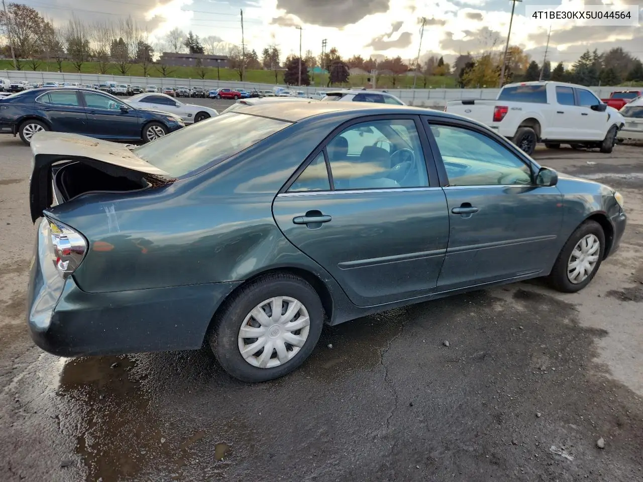 4T1BE30KX5U044564 2005 Toyota Camry Le
