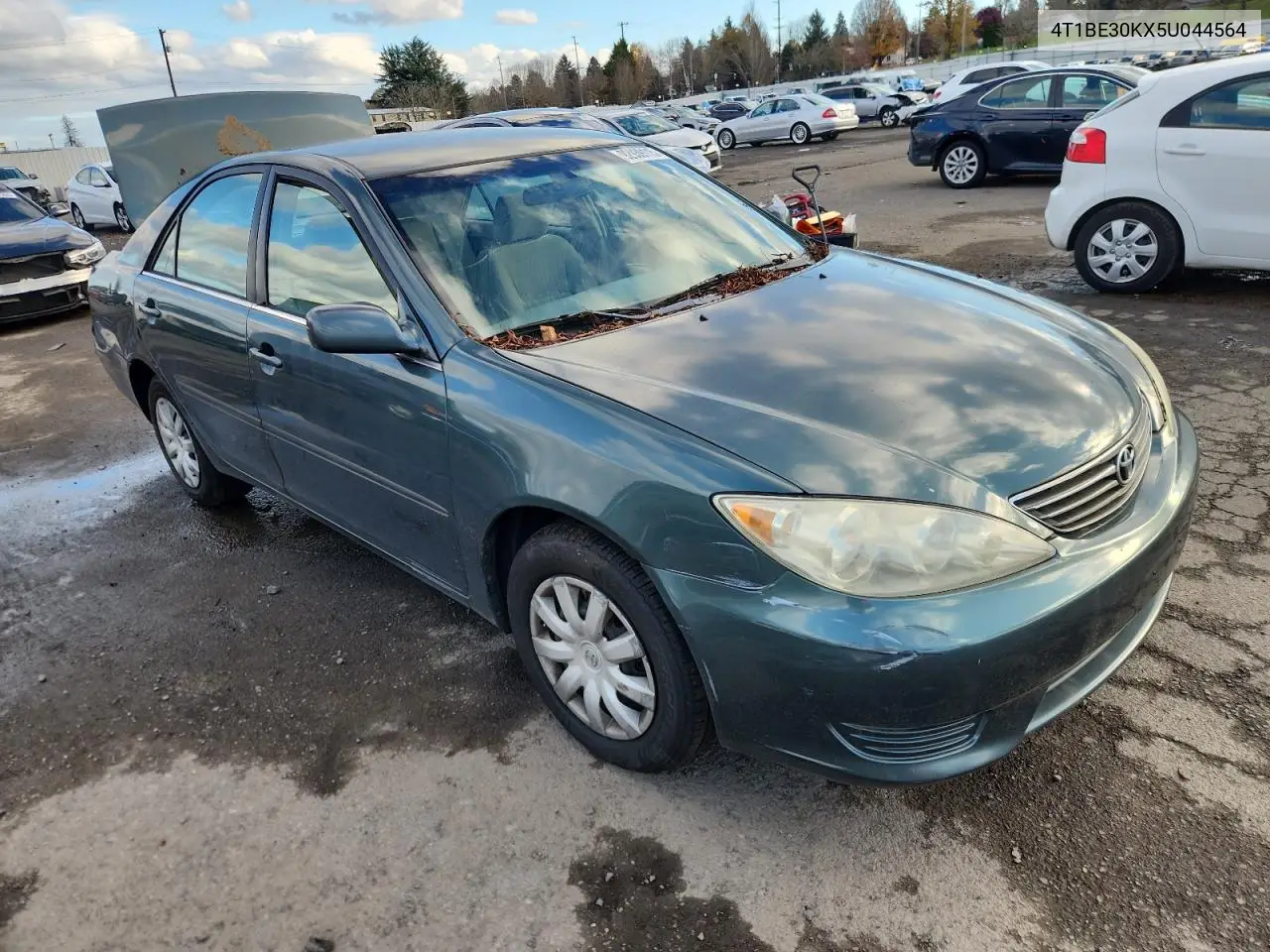 4T1BE30KX5U044564 2005 Toyota Camry Le