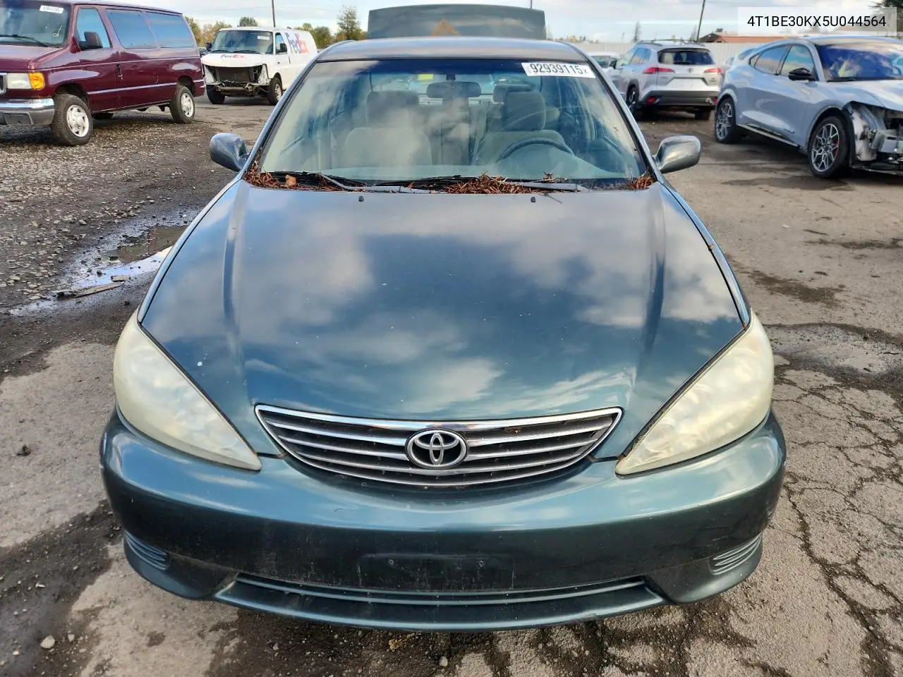 4T1BE30KX5U044564 2005 Toyota Camry Le