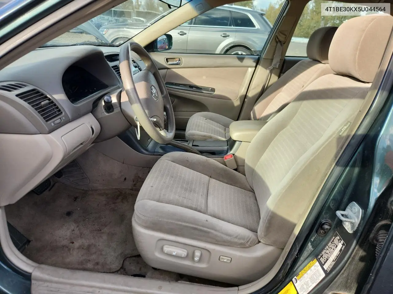 4T1BE30KX5U044564 2005 Toyota Camry Le