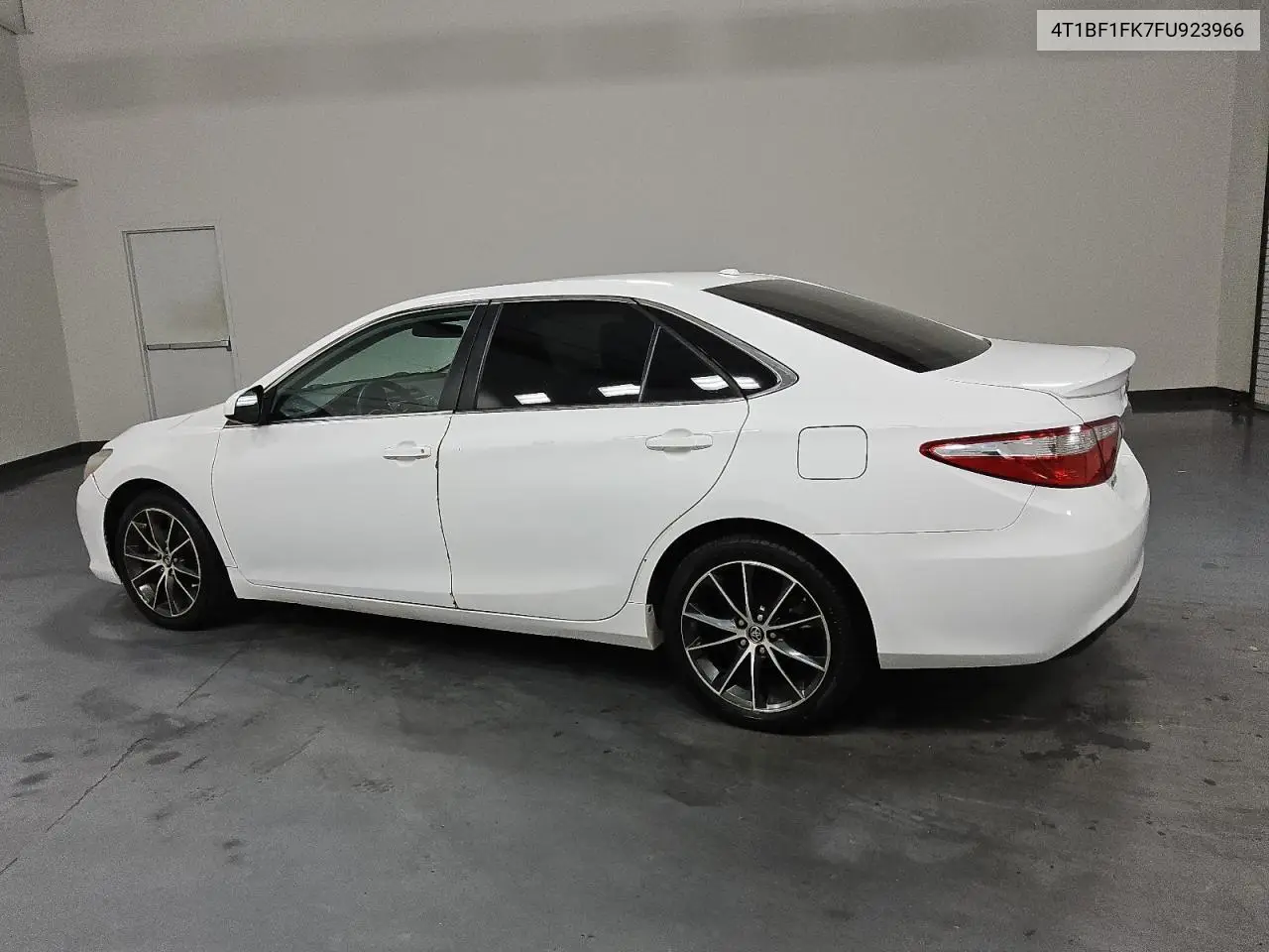 4T1BF1FK7FU923966 2015 Toyota Camry Le
