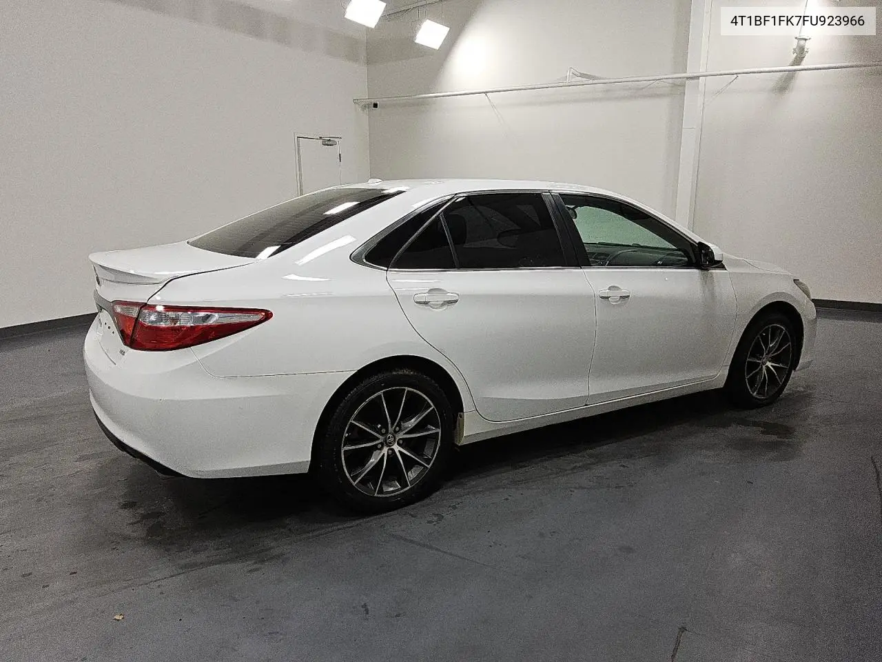 4T1BF1FK7FU923966 2015 Toyota Camry Le