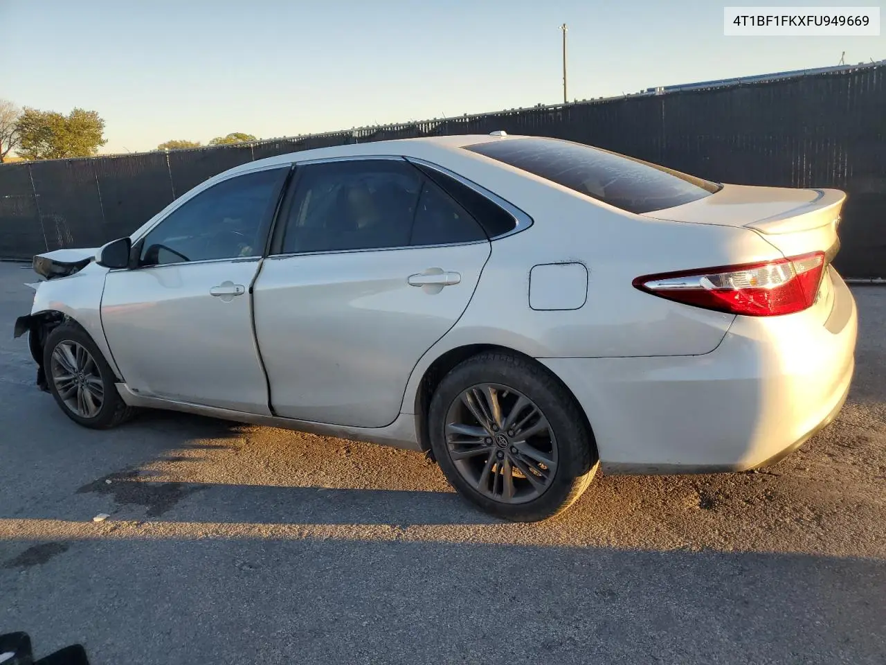 4T1BF1FKXFU949669 2015 Toyota Camry Le